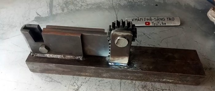 How to make heavy-duty tin snips from an old car spring