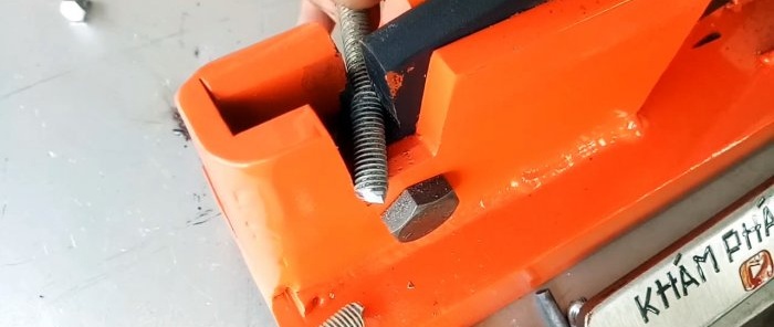 How to make heavy-duty tin snips from an old car spring