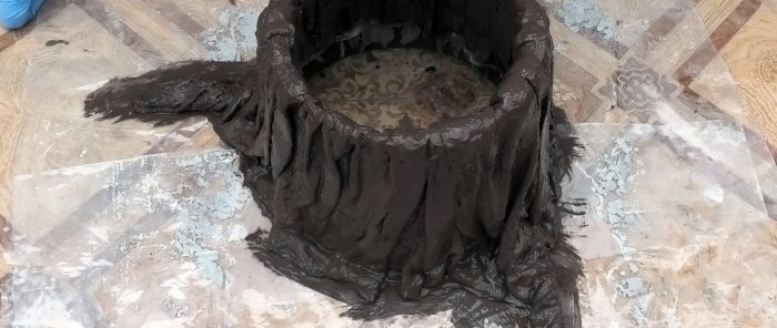 DIY stump planter from an old bucket and rags