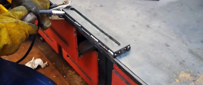 Do-it-yourself portable drilling machine with an electromagnetic sole from a hand drill