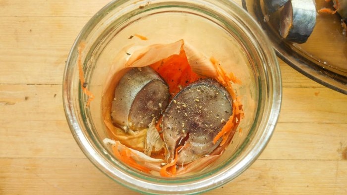 Mackerel in a jar with vegetables in the microwave in just 15 minutes