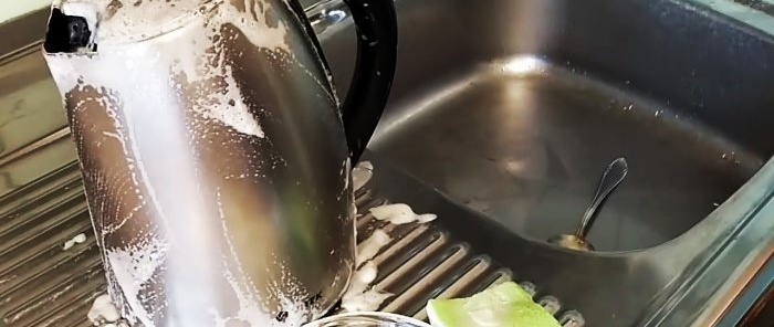 How and with what to quickly clean stains from stainless steel dishes