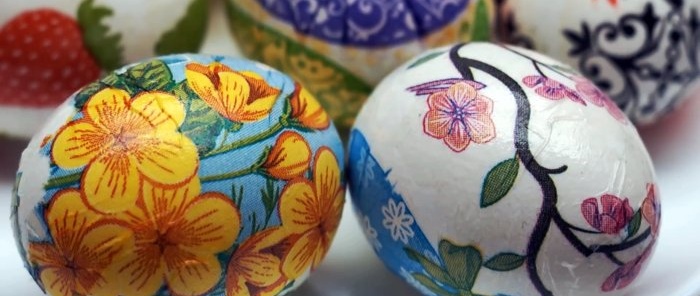 Without stickers and dyes, a cheap way to decorate eggs for Easter. Anyone can do it