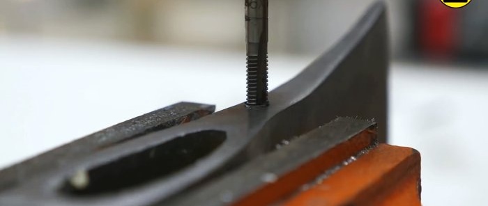 How to make an ax with two blades for quickly chopping wood