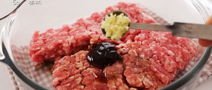 Meat multilayer envelopes made from flour and minced meat