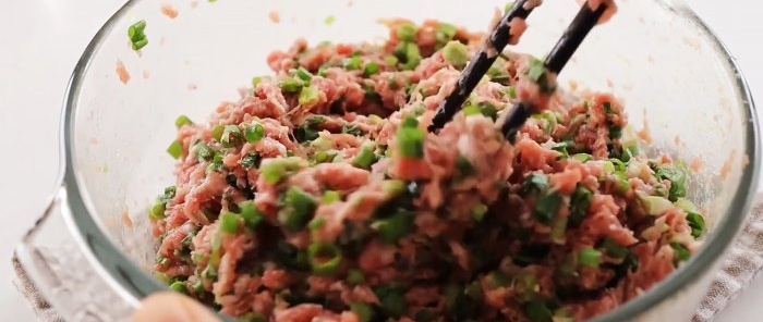 Meat multilayer envelopes made from flour and minced meat