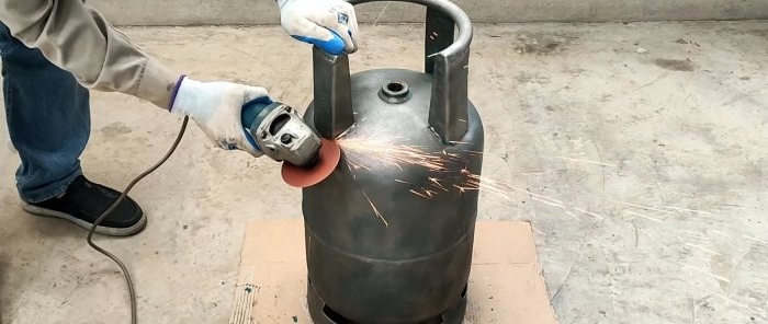 How to make a 2 in 1 wood stove from a gas cylinder with parallel heating of water