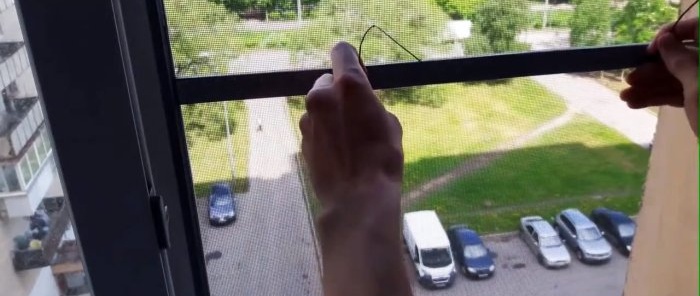 How to remove a mosquito net from a window if the handles are broken