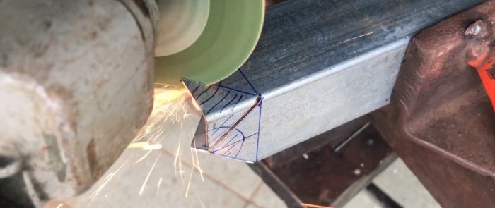 How to make an end connection between a square pipe and a round one