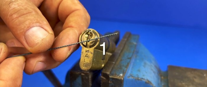 9 fairly simple ways to remove a broken key