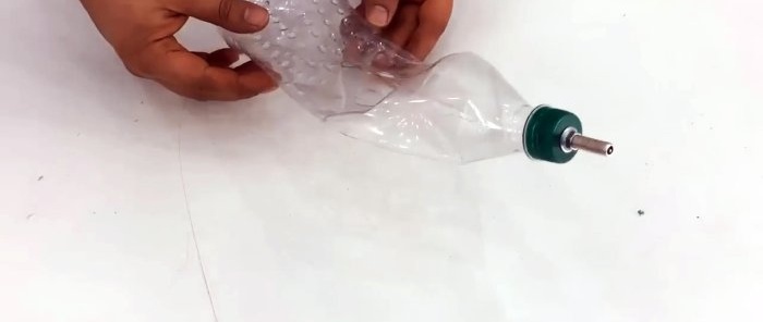 Household jack made from PET bottles Master's trick