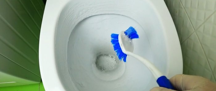 How to easily remove limescale from a toilet without special tools