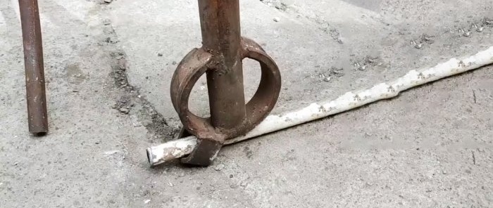 How to make a manual pipe bender from an old bearing and a piece of pipe