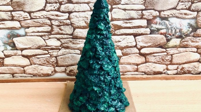 Christmas tree from egg packaging