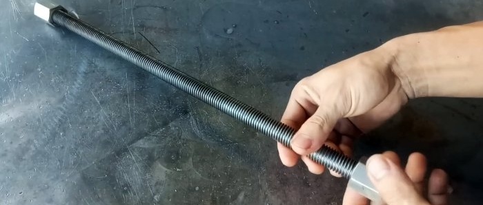 How to make a screw jack from available materials