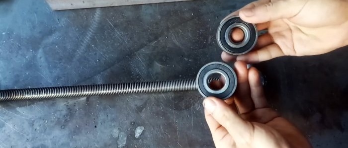 How to make a screw jack from available materials