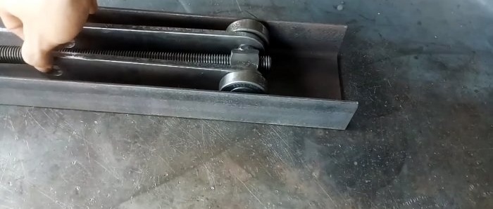 How to make a screw jack from available materials