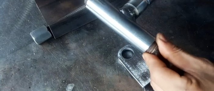 How to make a screw jack from available materials