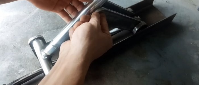 How to make a screw jack from available materials