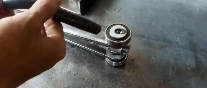 How to make a screw jack from available materials