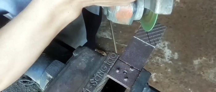 How to make a screw jack from available materials