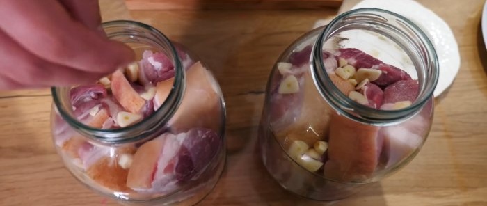 Flavor-rich lard in brine