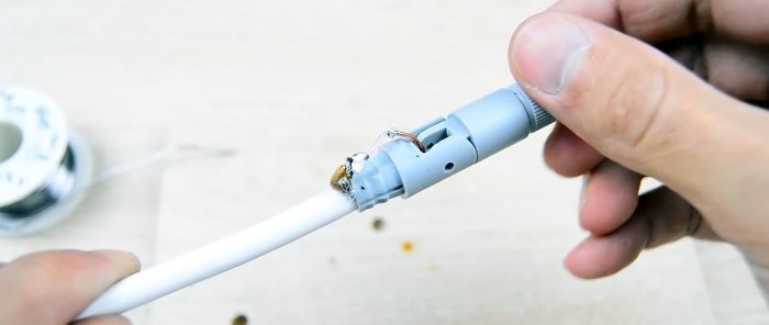 Long-range Wi-Fi antenna made from affordable materials