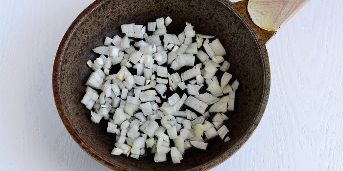 Capelin in tomato sauce