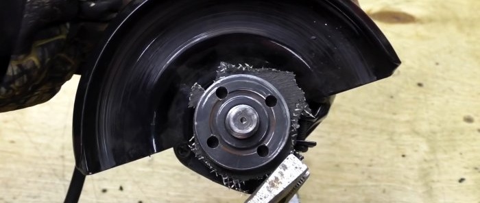 How to unscrew a jammed nut on an angle grinder and 1 trick to avoid it