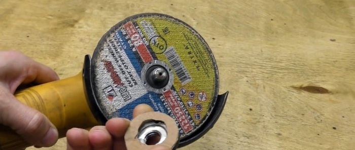 How to unscrew a jammed nut on an angle grinder and 1 trick to avoid it