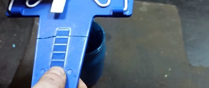 How to make liquid plastic for gluing or protecting wood and metal