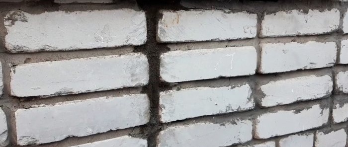 How to repair a crack in brickwork