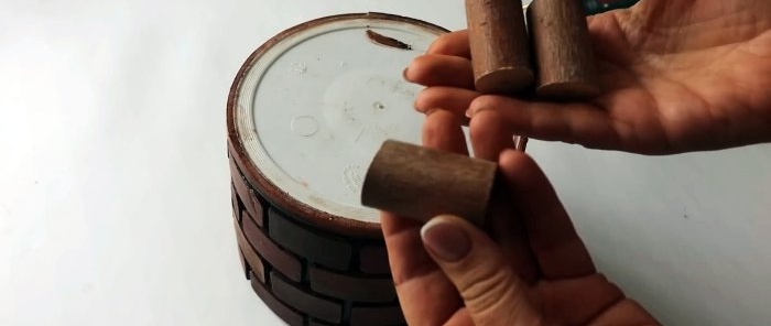 How to make a beautiful flowerpot from a plastic bucket and disposable containers