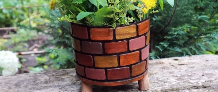 How to make a beautiful flowerpot from a plastic bucket and disposable containers