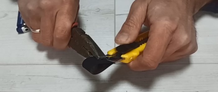 How to use a utility knife to open a lock if you lose your keys