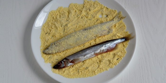 Crispy capelin breaded with corn flour