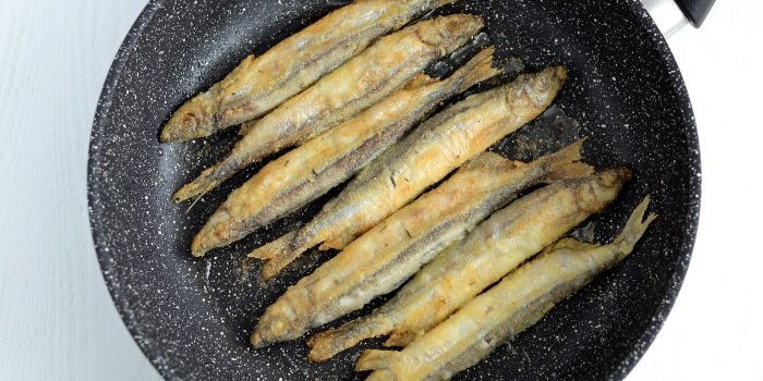 Crispy capelin breaded with corn flour