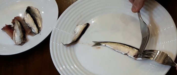 Quickly cut sprat without touching it with your hands