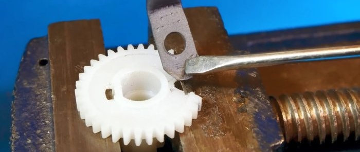 How to reliably repair broken plastic gear teeth