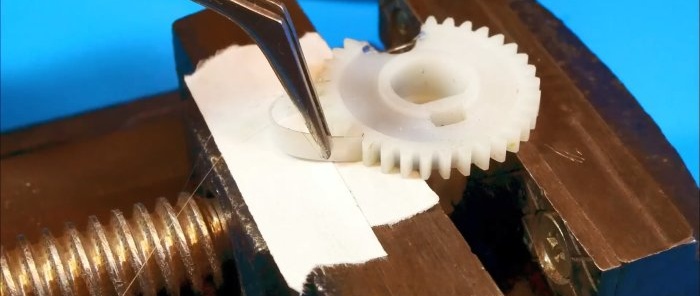 How to reliably repair broken plastic gear teeth