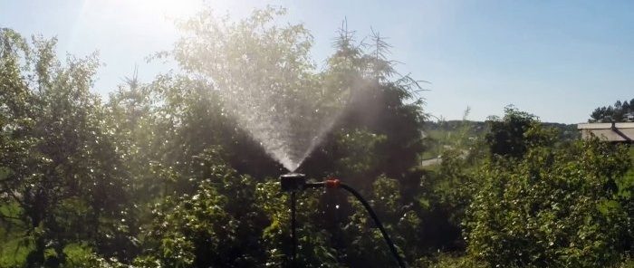 How to make a sprinkler for watering your garden and vegetable garden. It doesn’t clog or break.