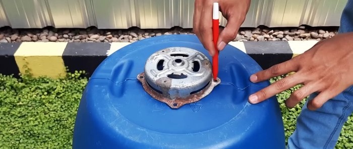 How to make a manual concrete mixer from a plastic barrel