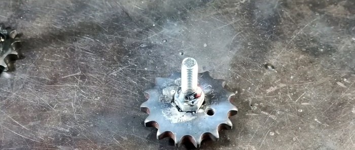 How to make a mini hand drill from a pair of gears