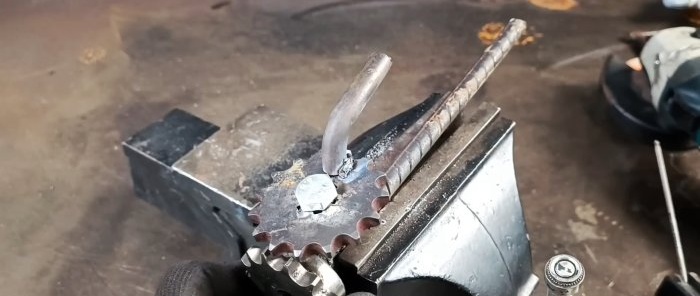 How to make a mini hand drill from a pair of gears