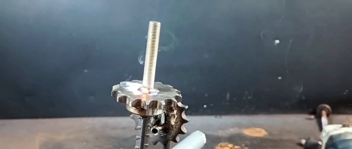 How to make a mini hand drill from a pair of gears