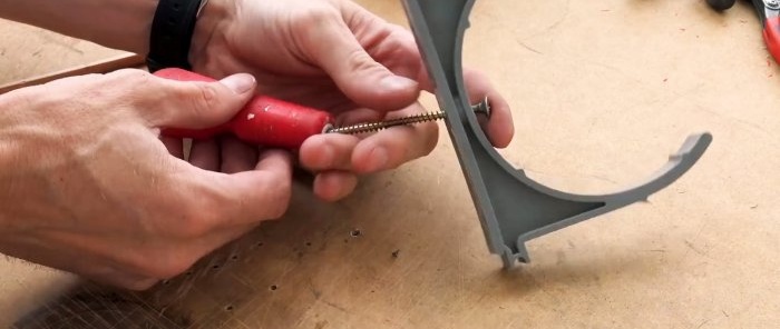 A penny device for easy cutting of PVC pipes