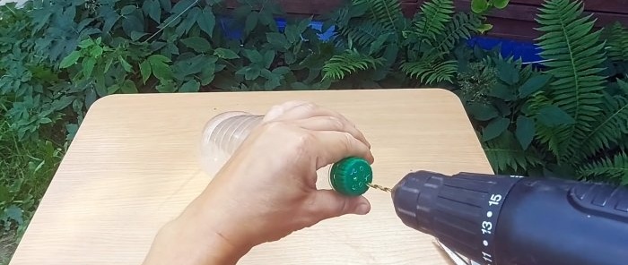 How to make PET bottles a device for safe berry picking