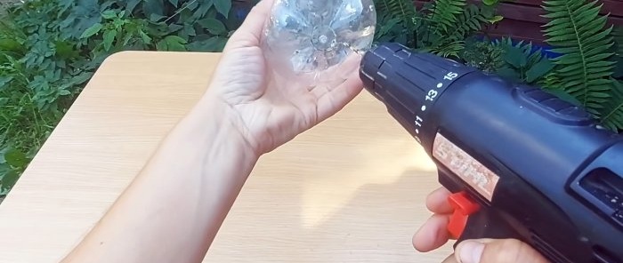 How to make PET bottles a device for safe berry picking