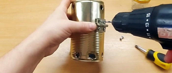 The tent is warm and the food is warm. How to make a simple stove from cans