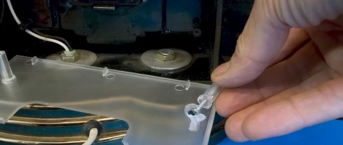 Liquid plastic Repairing plastics easily without glue and a soldering iron